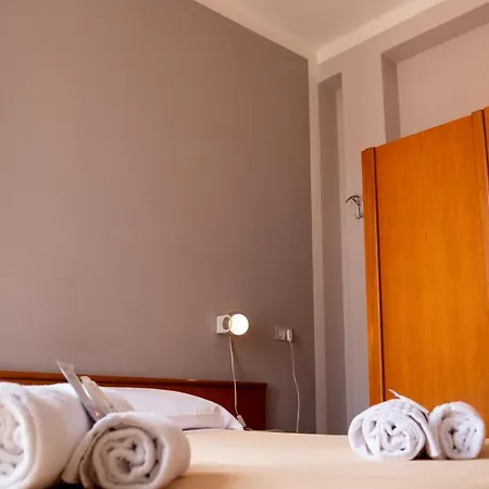 Tecla Hotel *